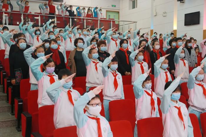 一眼百年北京市海淀区万泉小学这场开学典礼犇儿红