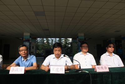 《开学第一讲》山西省阳泉市实验中学校长崔建国：以学为本 以师为范 以校为荣
