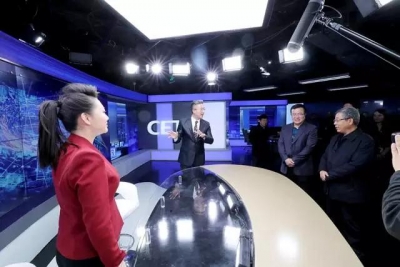 教育部长陈宝生给教育记者发了一张贺卡
