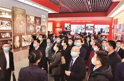 湖南省脱贫攻坚大型成就展开幕