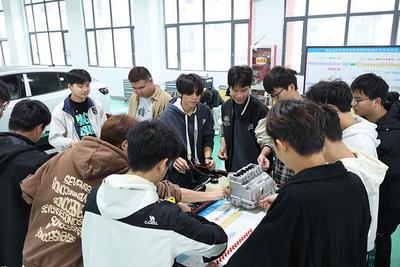 江西洪州职业学院积极探索新能源汽车技术人才培养新路径
